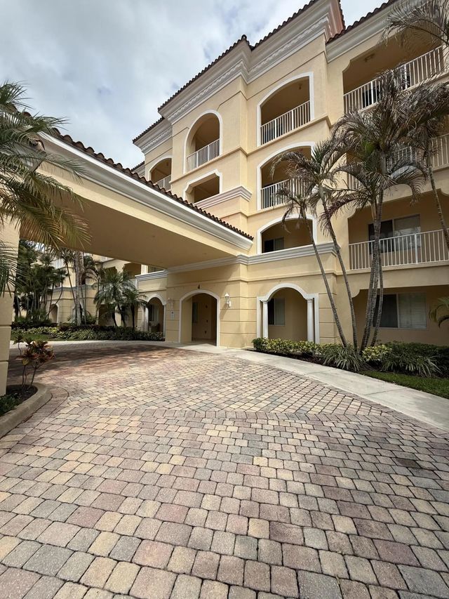 2 of 32 - 4 Harbour Isle Drive E #unit 204, Fort Pierce, FL