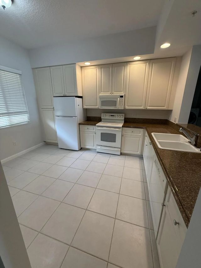 3 of 32 - 4 Harbour Isle Drive E #unit 204, Fort Pierce, FL