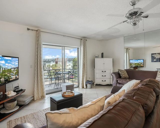 4 of 31 - 4770 Nw 21st Street #402, Lauderhill, FL