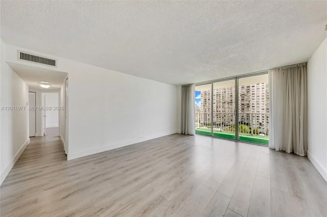 4 of 21 - 2801 Ne 183rd Street #912w, Aventura, FL
