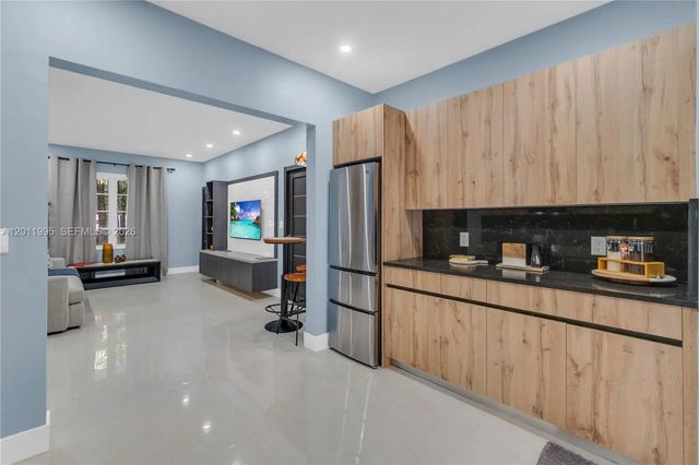 5 of 35 - 1569 Euclid Avenue #7, Miami Beach, FL