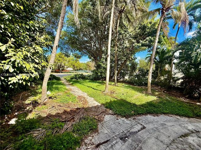2 of 5 - 8740 Ne 2nd Avenue #8740, El Portal, FL