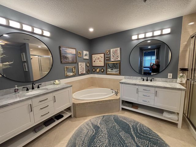 18 W Harbour Isle Drive W #102, Fort Pierce