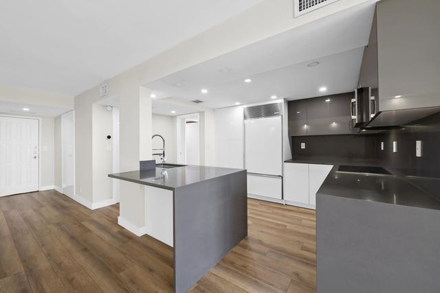 3 of 45 - 600 Parkview Drive #1029, Hallandale Beach, FL