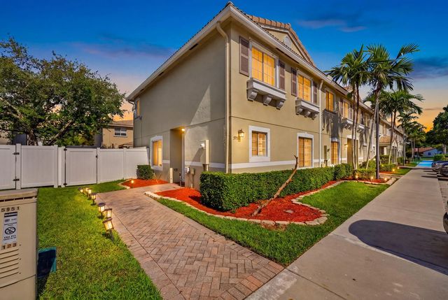5951 Manchester Way, Tamarac