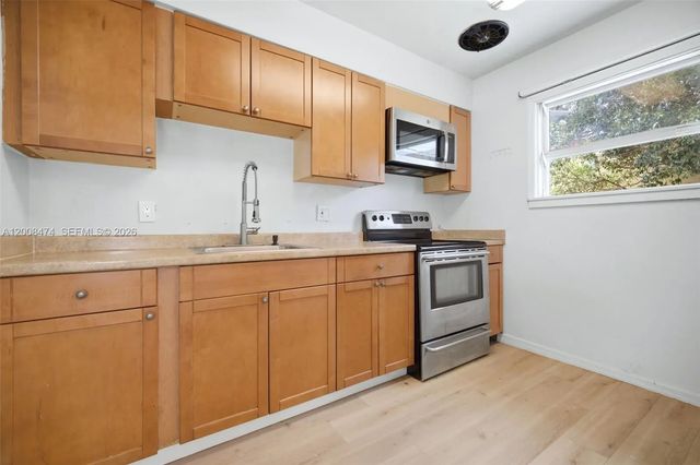 4 of 30 - 2124 Taylor Street, Hollywood, FL
