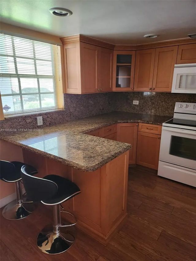 4 of 23 - 7556 Stirling Road #123, Davie, FL