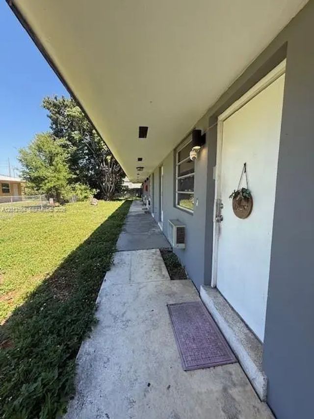 4 of 14 - 151 Nw 164th Street, Miami, FL