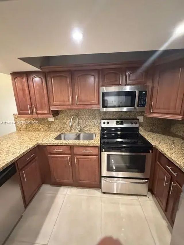 2 of 8 - 100 Lakeview Drive #115, Weston, FL