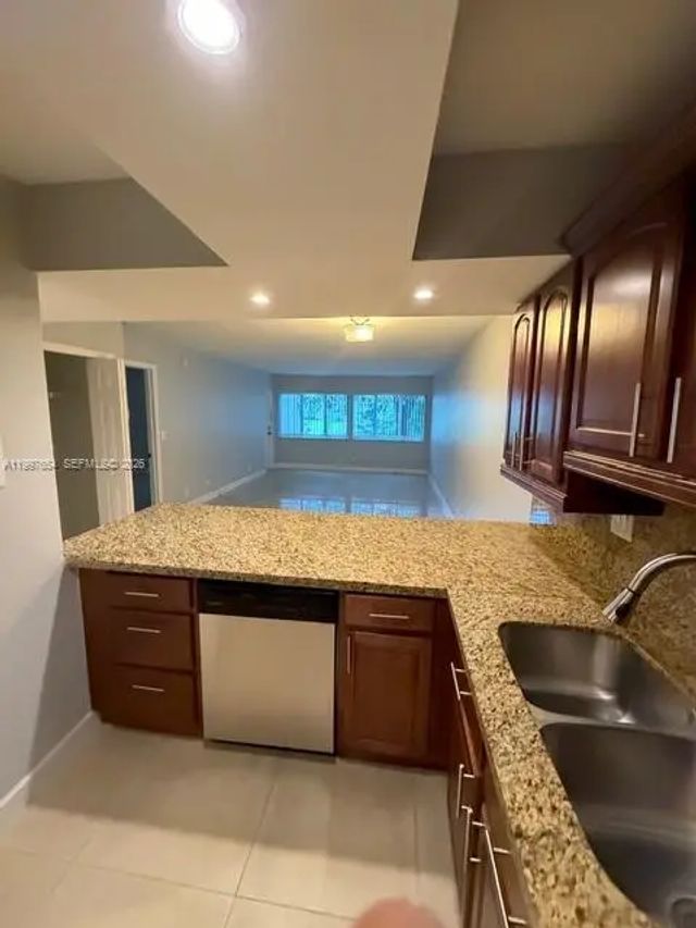 3 of 8 - 100 Lakeview Drive #115, Weston, FL