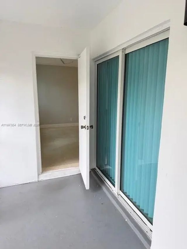 5 of 8 - 100 Lakeview Drive #115, Weston, FL