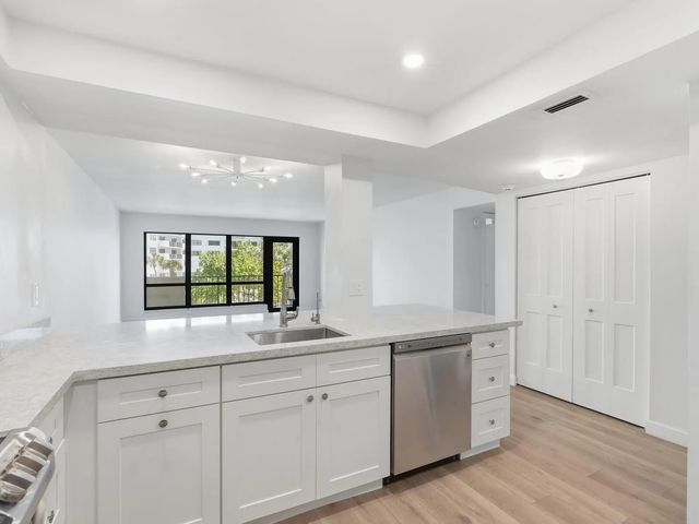 4 of 39 - 5000 N Ocean Boulevard #306, Lauderdale-By-The-Sea, FL