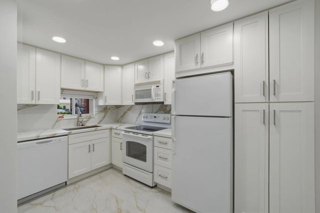 371 S Hollybrook Drive #106, Pembroke Pines