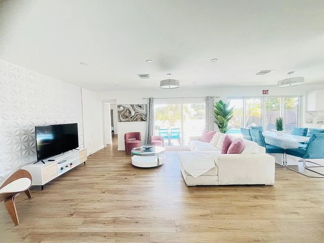 3 of 31 - 3705 Garden Lane, Miramar, FL