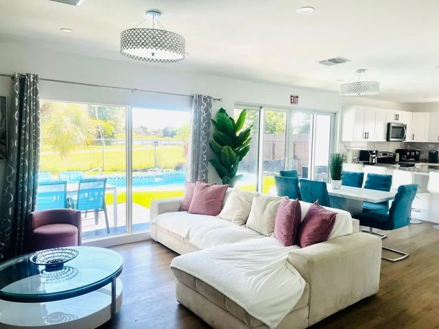 5 of 31 - 3705 Garden Lane, Miramar, FL