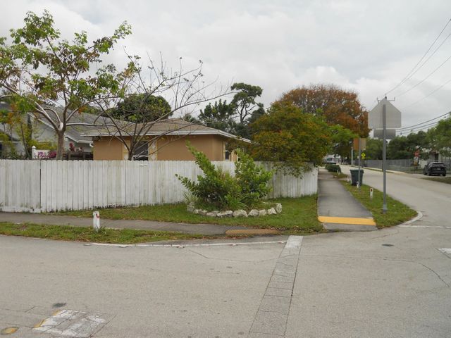 3290 Ne 10th Avenue, Oakland Park