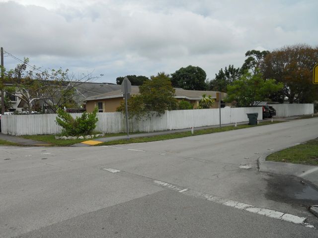 2 of 21 - 3290 Ne 10th Avenue, Oakland Park, FL