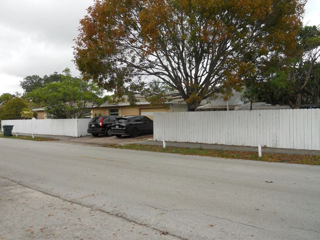 3 of 21 - 3290 Ne 10th Avenue, Oakland Park, FL