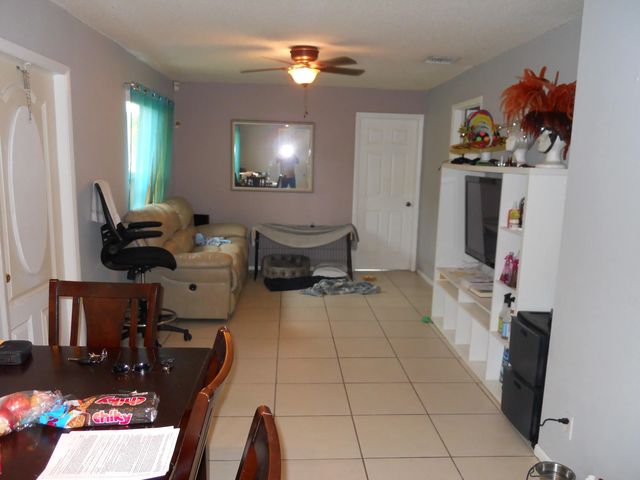 4 of 21 - 3290 Ne 10th Avenue, Oakland Park, FL