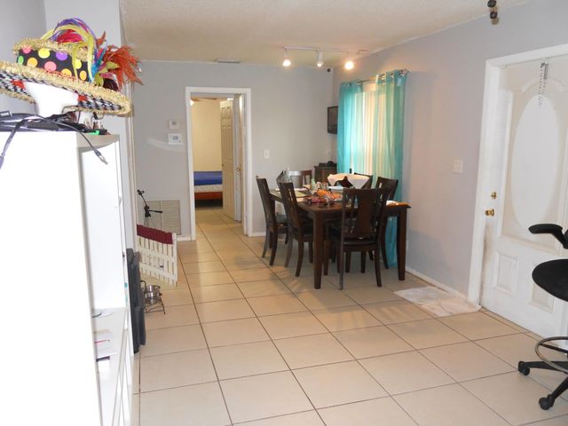 5 of 21 - 3290 Ne 10th Avenue, Oakland Park, FL