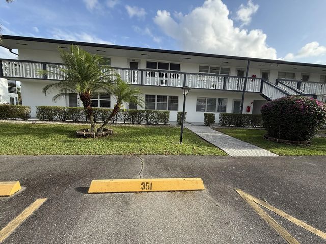2 of 27 - 343 Chatham Q, West Palm Beach, FL