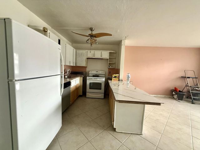 4 of 27 - 343 Chatham Q, West Palm Beach, FL
