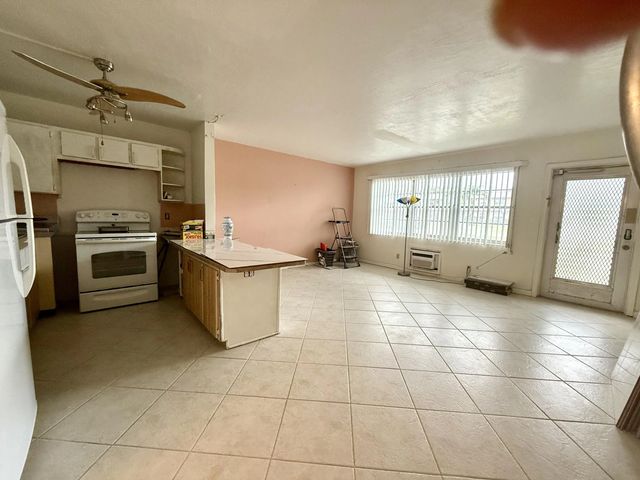 5 of 27 - 343 Chatham Q, West Palm Beach, FL