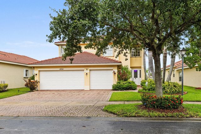 1894 Grey Falcon Circle Sw, Vero Beach