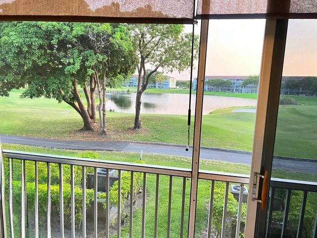 300 Sw 134th Way #203e, Pembroke Pines