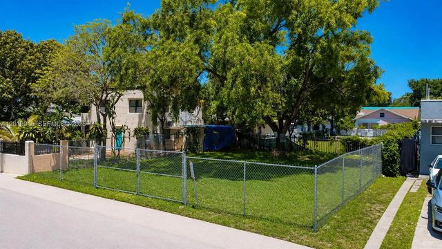 4 of 12 - 285 Ne 55th Street, Miami, FL