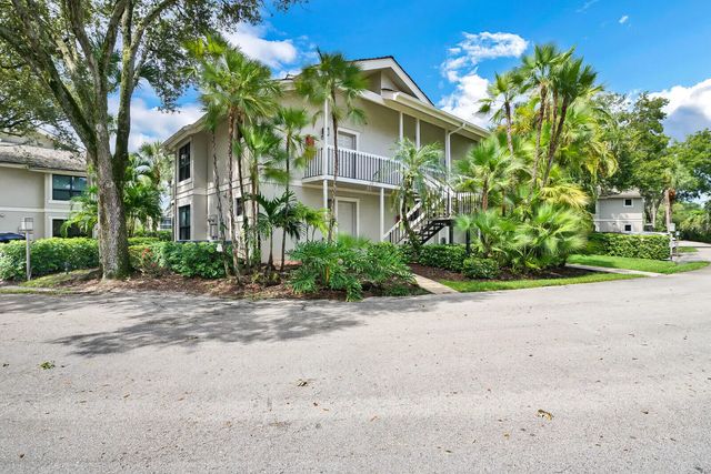 11863 Wimbledon Circle #423, Wellington