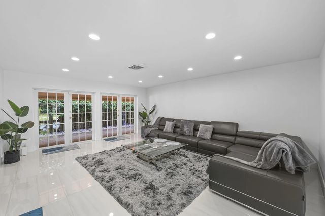 5 of 54 - 3531 Ne 30th Avenue, Lighthouse Point, FL
