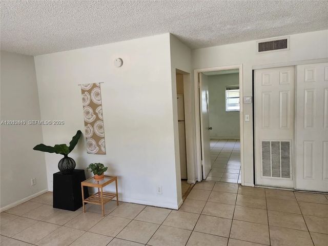 2 of 9 - 241 Se 9th Avenue #103, Pompano Beach, FL