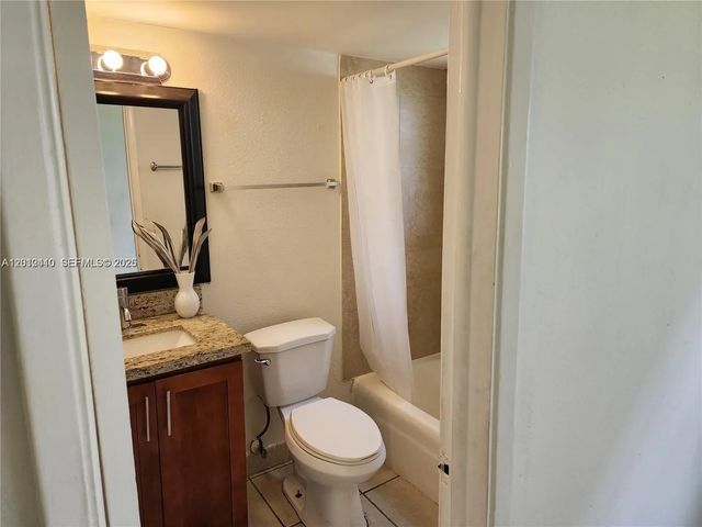 4 of 9 - 241 Se 9th Avenue #103, Pompano Beach, FL