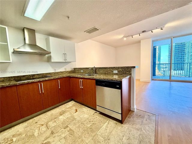 2 of 33 - 170 Se 14th Street #2906, Miami, FL