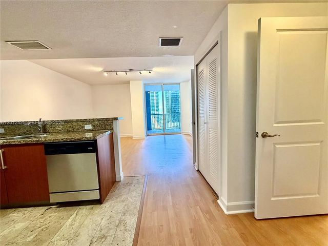 3 of 33 - 170 Se 14th Street #2906, Miami, FL