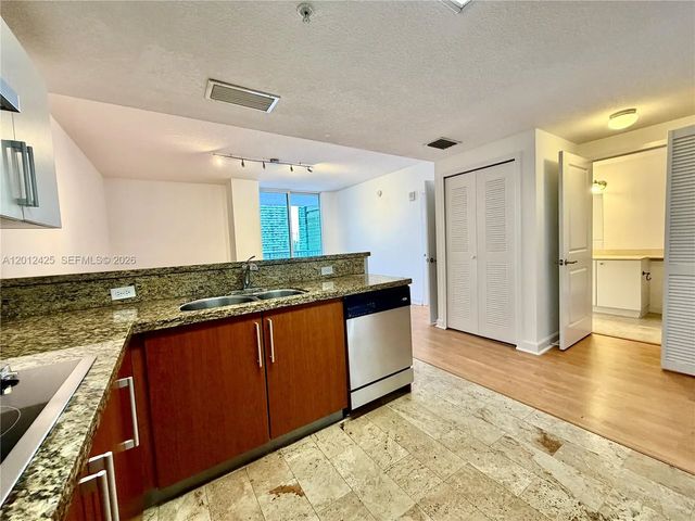 4 of 33 - 170 Se 14th Street #2906, Miami, FL