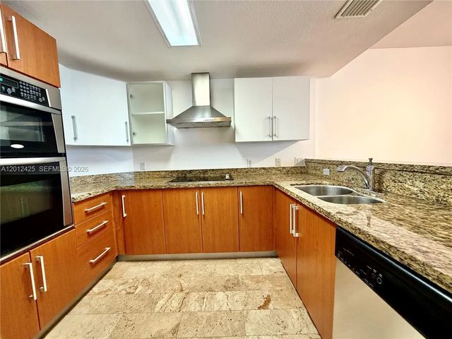 5 of 33 - 170 Se 14th Street #2906, Miami, FL