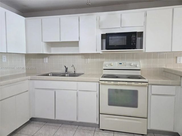 3 of 40 - 4670 W 13th Lane #507, Hialeah, FL