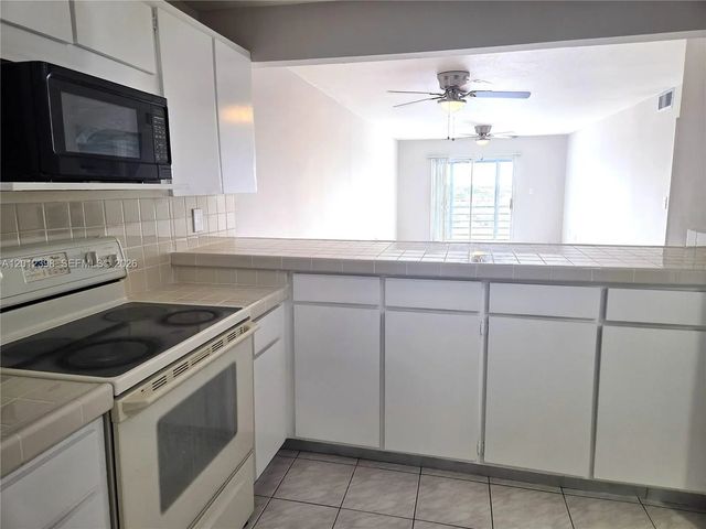 5 of 40 - 4670 W 13th Lane #507, Hialeah, FL