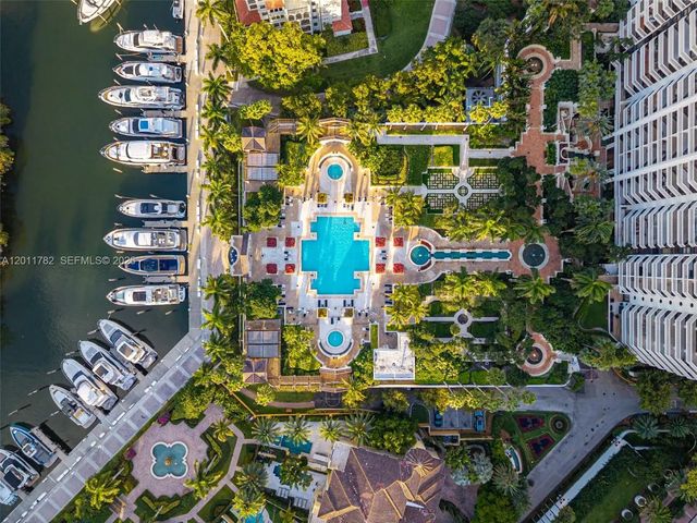 2000 Island Boulevard #2503, Aventura