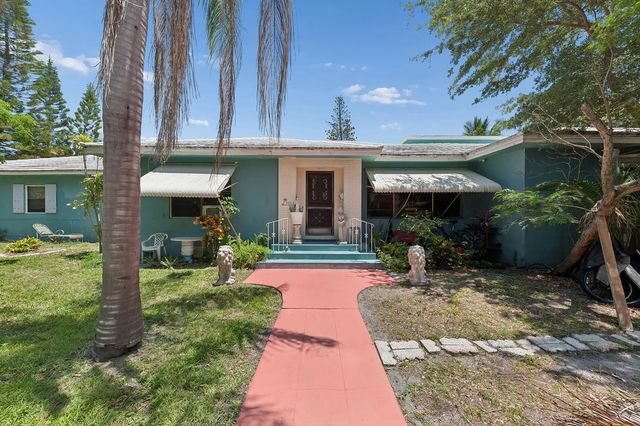 2 of 19 - 502 S Palmway, Lake Worth Beach, FL