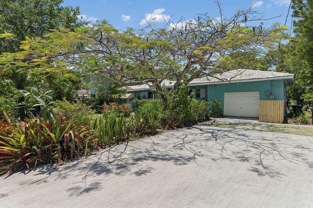 3 of 19 - 502 S Palmway, Lake Worth Beach, FL
