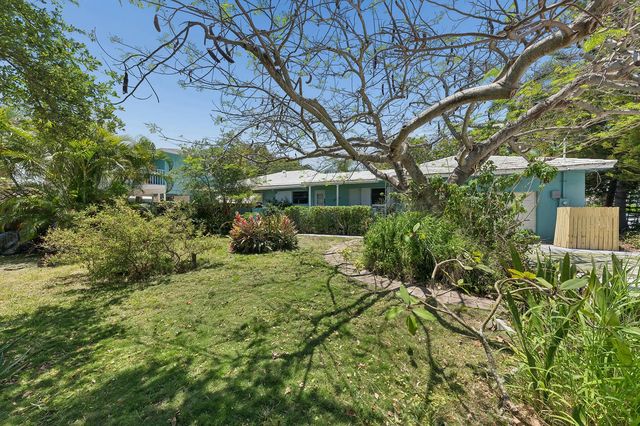4 of 19 - 502 S Palmway, Lake Worth Beach, FL
