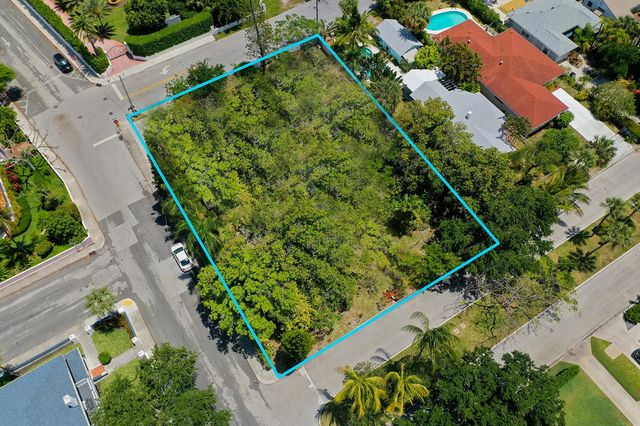 3 of 14 - 502 S Palmway, Lake Worth Beach, FL