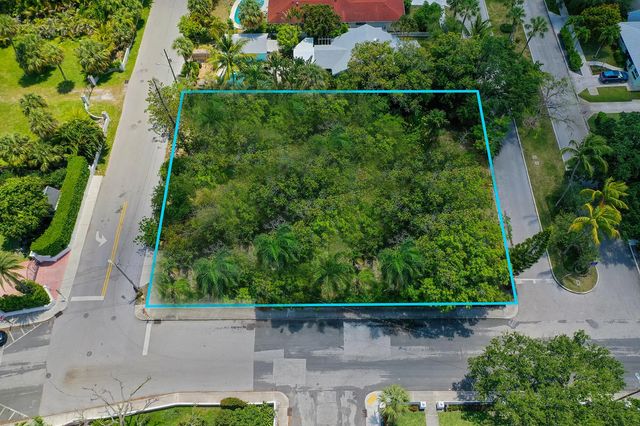 4 of 14 - 502 S Palmway, Lake Worth Beach, FL