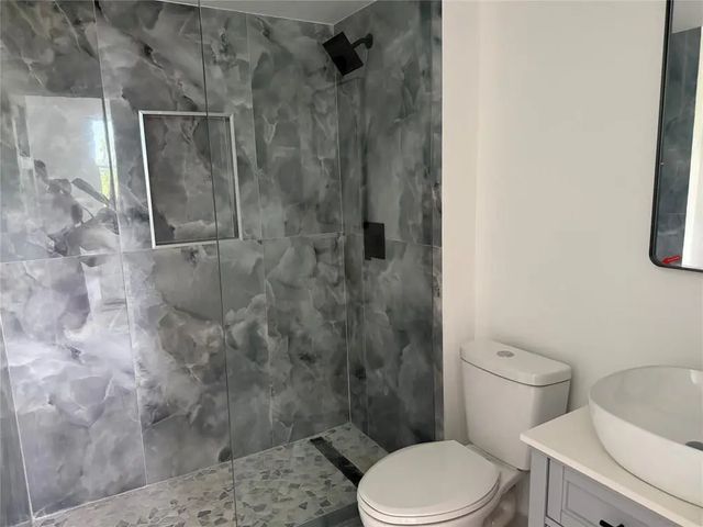 2 of 21 - 112 Royal Park Drive #4b, Oakland Park, FL