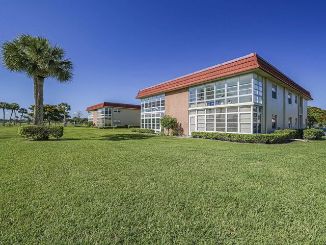 3 of 39 - 67 Royal Oak Drive #206, Vero Beach, FL