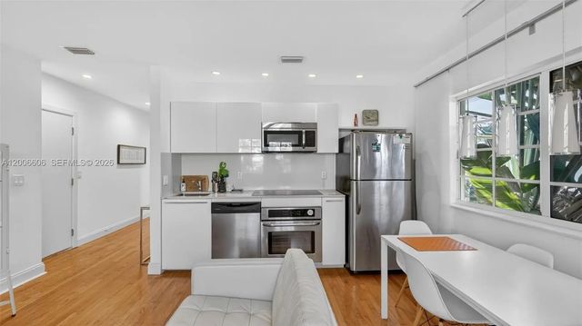 2 of 35 - 1410 Euclid Avenue #6, Miami Beach, FL