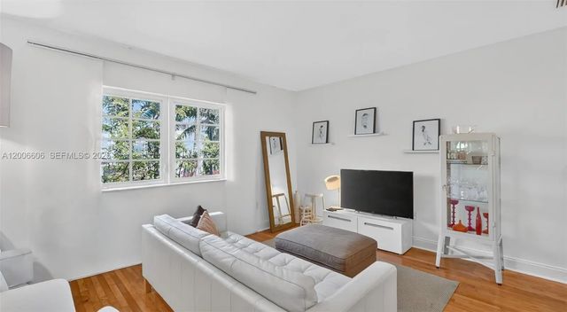 4 of 35 - 1410 Euclid Avenue #6, Miami Beach, FL
